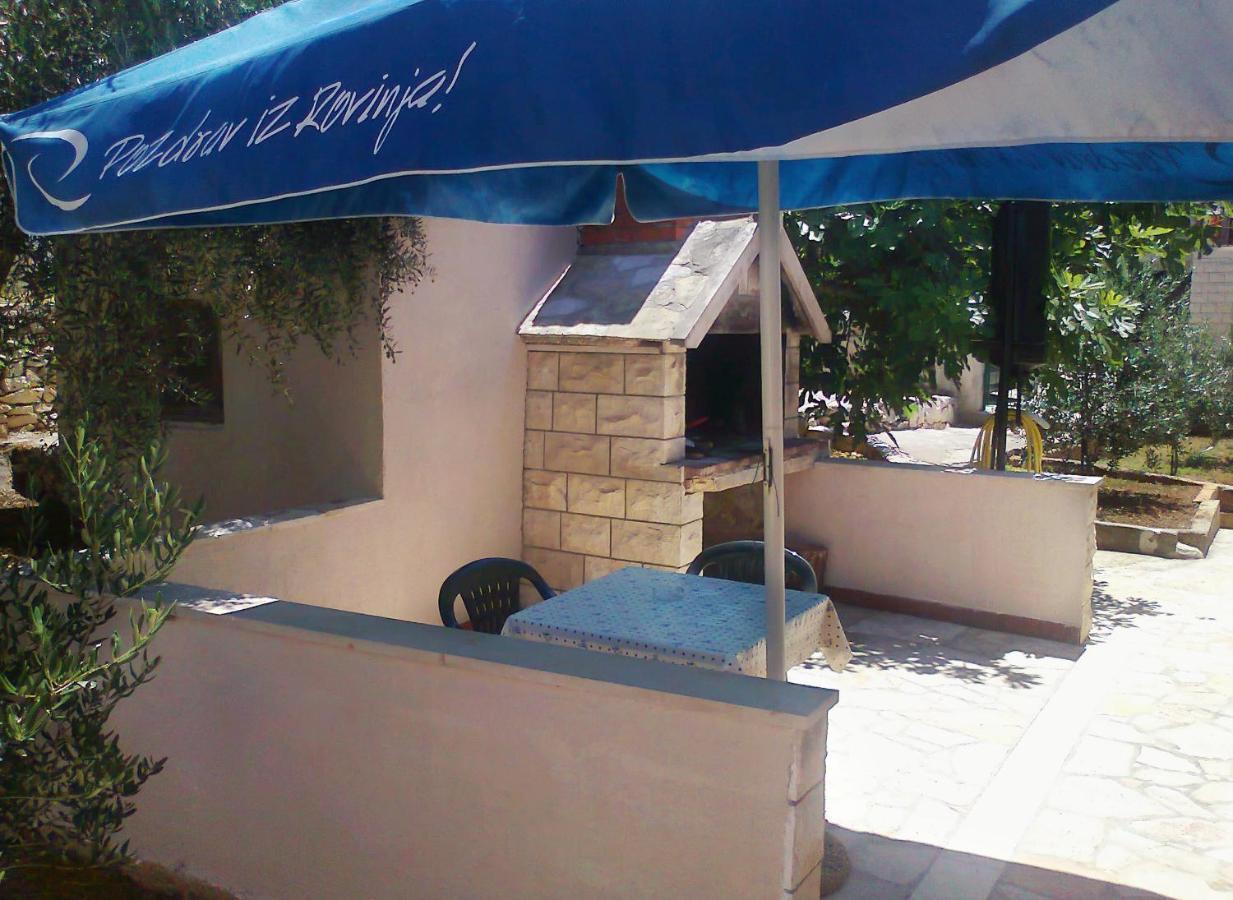 Apartments By The Sea Splitska, Brac - 2923 Postira Esterno foto