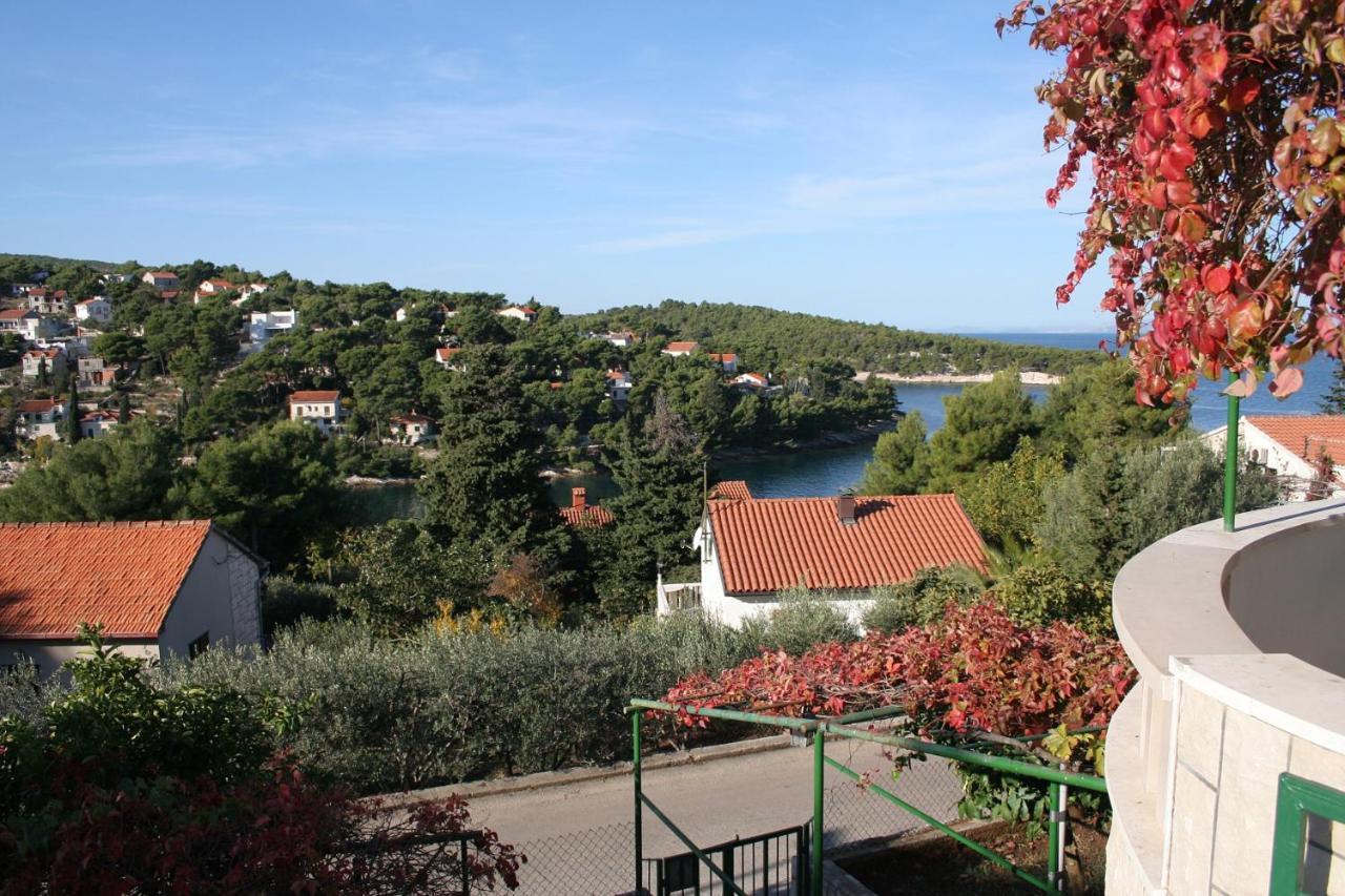 Apartments By The Sea Splitska, Brac - 2923 Postira Esterno foto