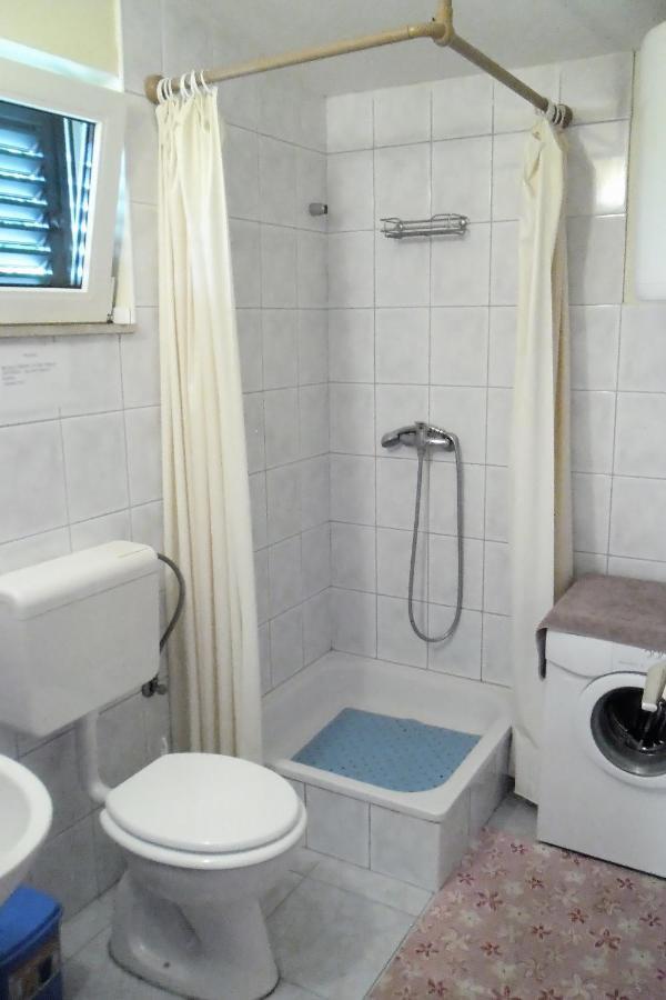 Apartments By The Sea Splitska, Brac - 2923 Postira Esterno foto