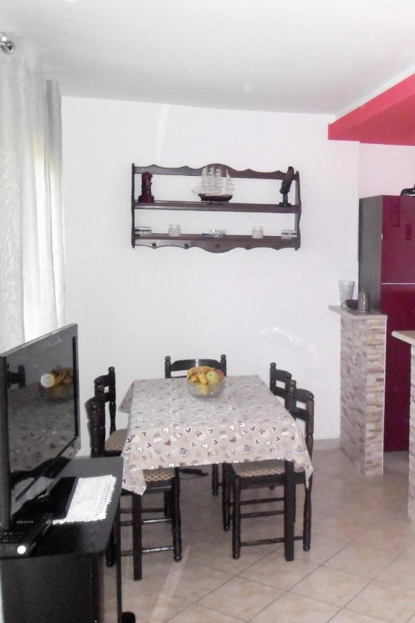 Apartments By The Sea Splitska, Brac - 2923 Postira Esterno foto
